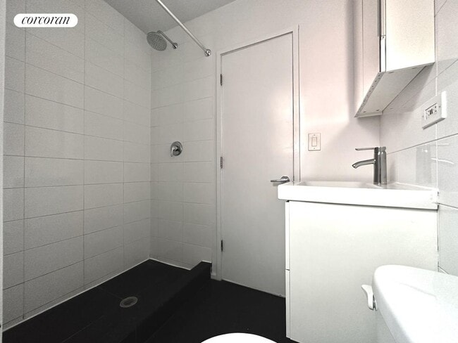 Foto del edificio - 410 W 36th St.