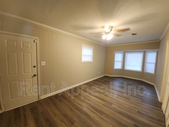 Building Photo - 2830 Knollview Dr