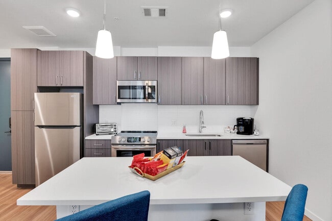 Foto del edificio - 13123 E 16th Ave