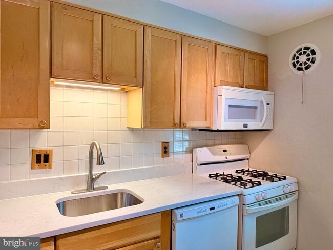 Foto del edificio - 6700 Wakefield Dr