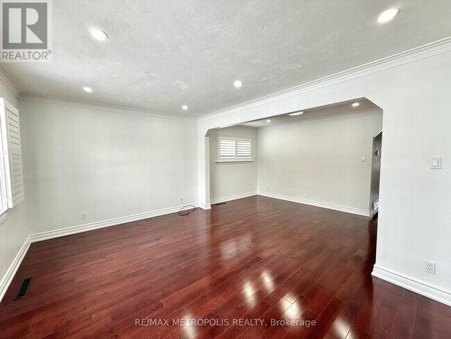 Building Photo - 45 Kingsdown Dr