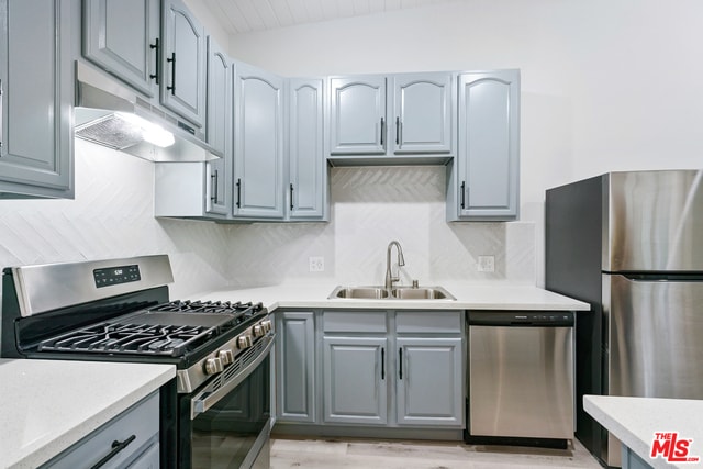 Building Photo - 2488 N Beachwood Dr