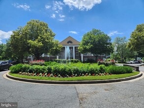Building Photo - 600 Squire Ln