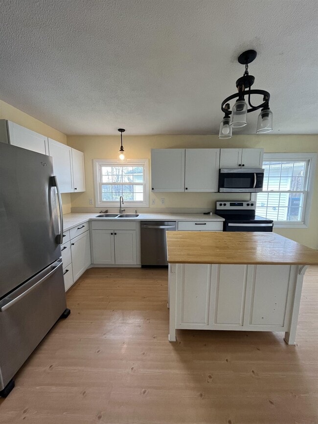 Building Photo - 988 Prindle Rd