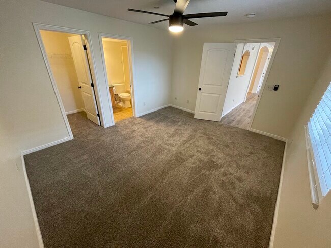 Vista del dormitorio principal 2 - 3812 E Rock Creek Rd