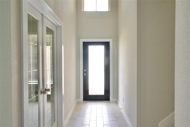 Foto del edificio - 3207 Tilley Dr