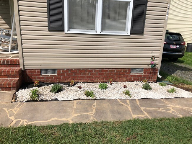 Foto del edificio - 110 Maple Ave