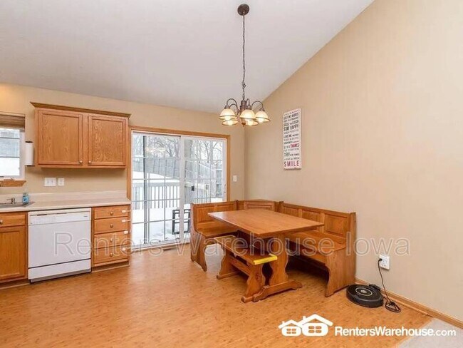 Building Photo - 2132 SE 6th St