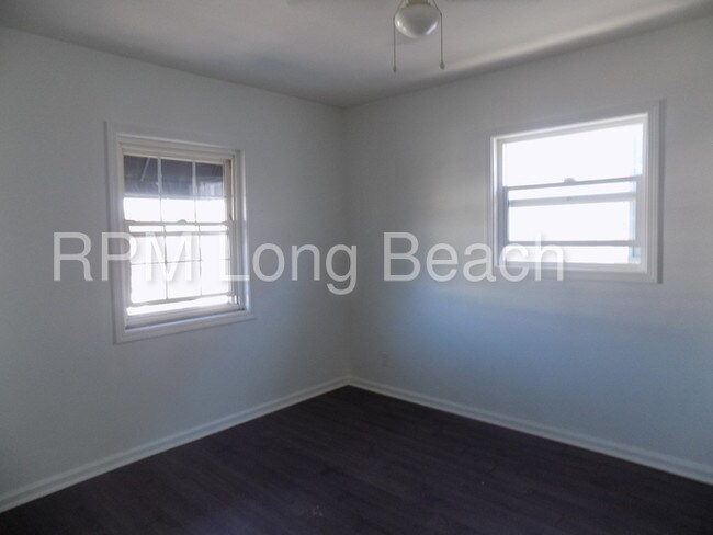 Foto del edificio - 2638 E 4th St