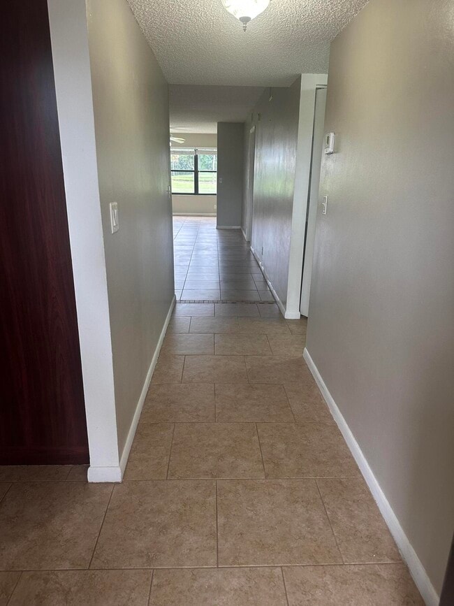 Building Photo - 4692 Lucerne Lakes Blvd