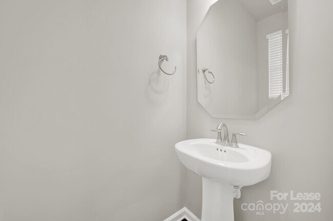 Building Photo - 3824 Amalia Pl
