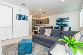 Building Photo - 6401 NW 103rd Pl