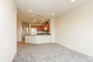 Building Photo - 131 Burbank St