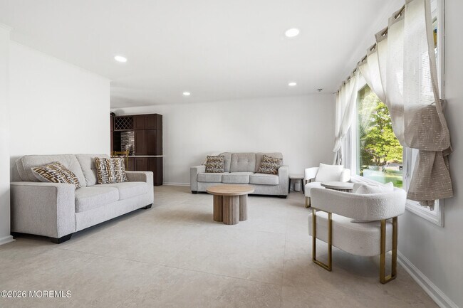 Foto del edificio - 38 Hilltop Rd