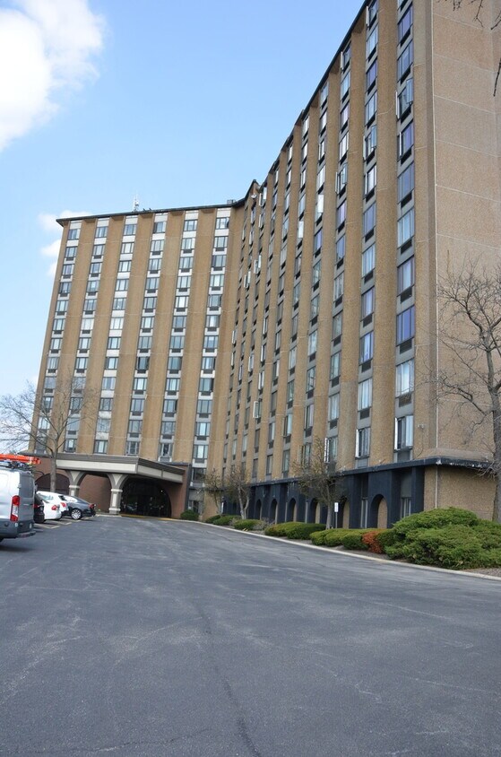 Primary Photo - 1 Renaissance Pl