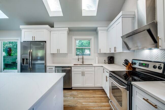 Building Photo - 6136 St Moritz Ave