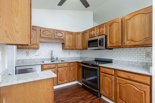 Building Photo - Move-in Ready 3-bed 2-bath Home in Plano's...