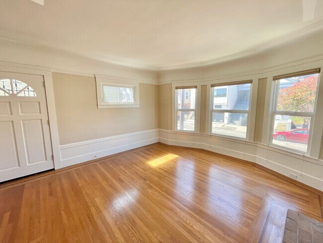 Foto del edificio - Bernal Heights 3BD/2BA Condo!  Parking!  L...