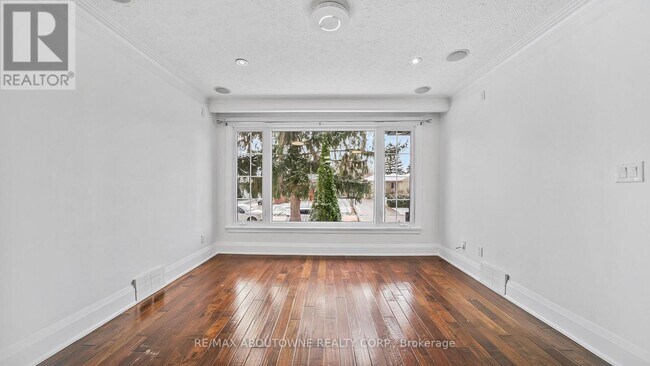 Building Photo - 231 Woodale Ave