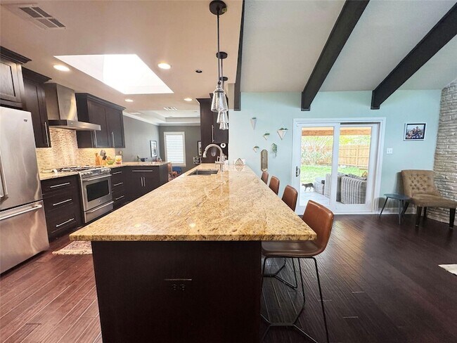 Building Photo - 4803 Woodside Dr