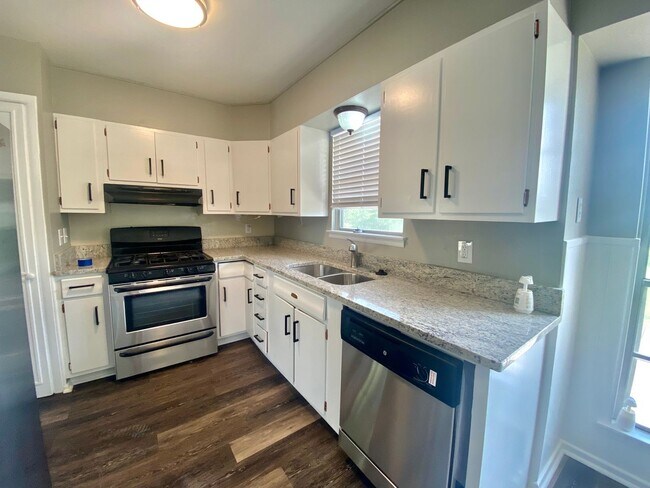 Foto del edificio - Adorable remodeled home 3 bedroom 2 bath i...