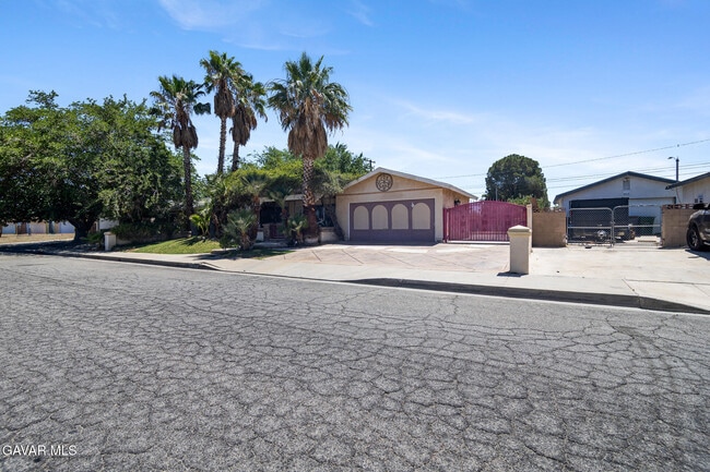 Building Photo - 44210 Fenhold St