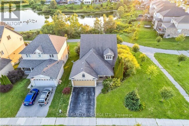 Photo du bâtiment - 1841 Foxwood Ave