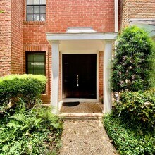 Building Photo - 752 Augusta Dr