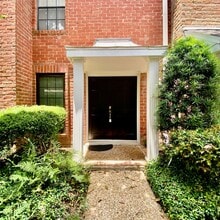 Building Photo - 752 Augusta Dr
