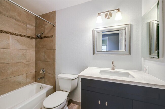 Foto del edificio - Prime Location 3 Bedroom Condo - Please Co...