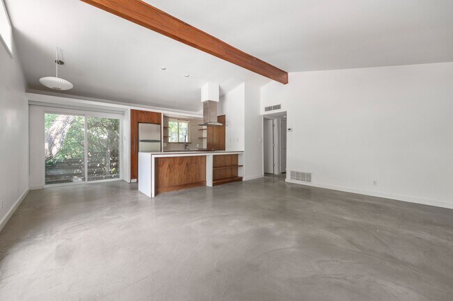 Foto del edificio - Heart of 78704!!!