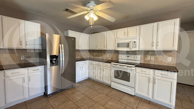 Foto del edificio - 4137 Capstone Dr