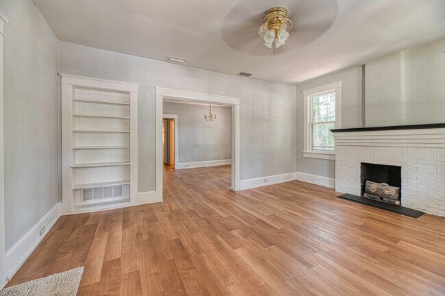 Building Photo - 453 S McQueen St