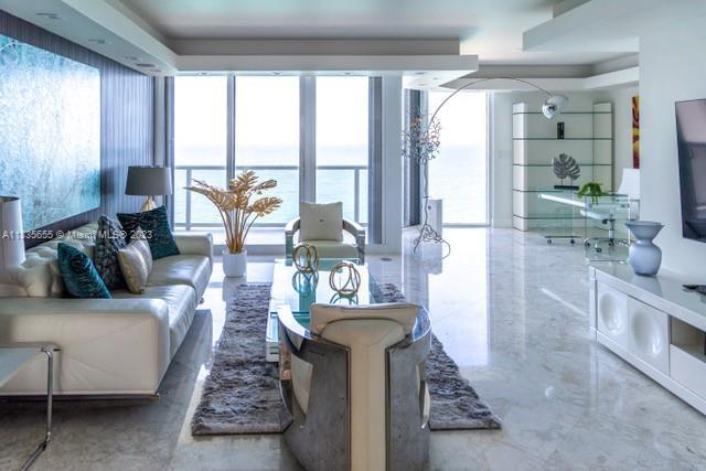 Foto del edificio - 19333 Collins Ave