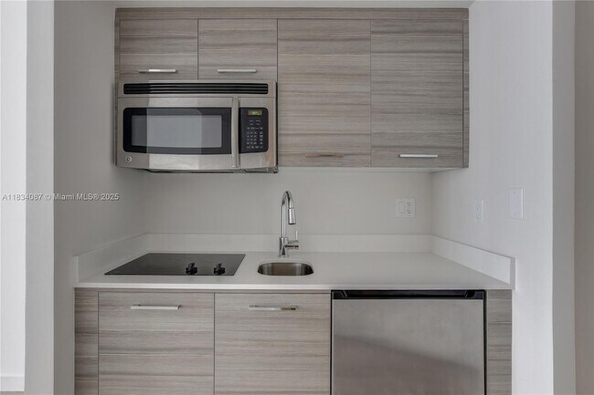 Foto del edificio - 1756 N Bayshore Dr