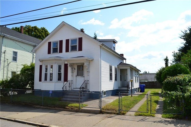 Building Photo - 55 Lilac St