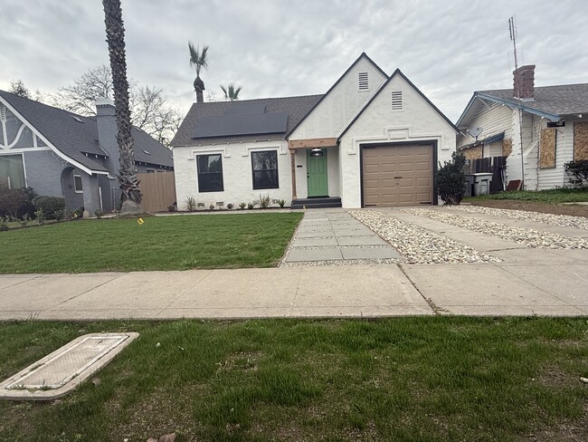 Building Photo - 1271 N Roosevelt Ave