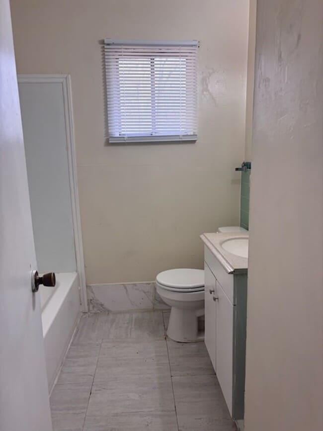 Building Photo - 1333 Woody Dr