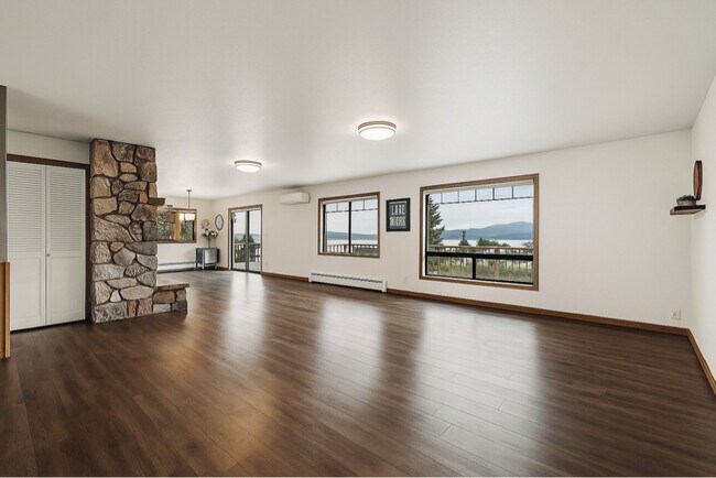 Foto del edificio - 124 Woodacres Dr