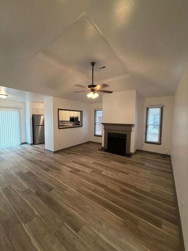 Building Photo - 10500 Bay Pointe Ct