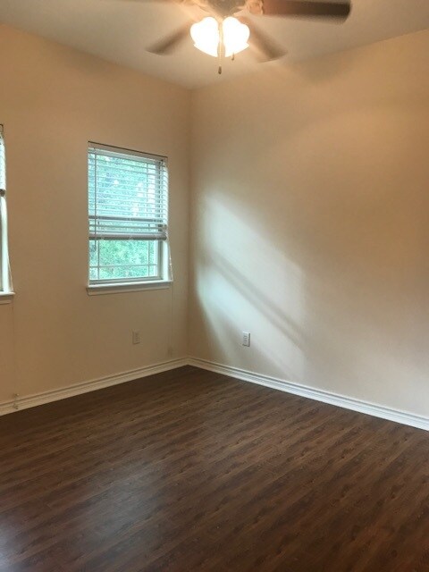 Building Photo - 3937 Riverside Pkwy