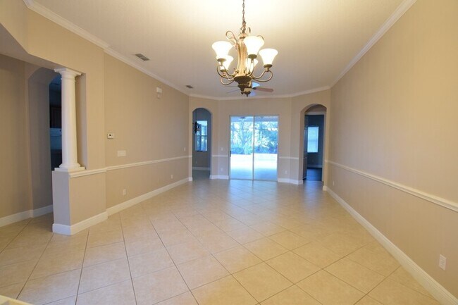 Building Photo - 824 Wood Briar Loop