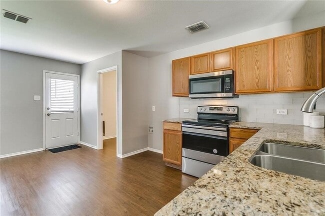 Building Photo - 909 Poncho Ln