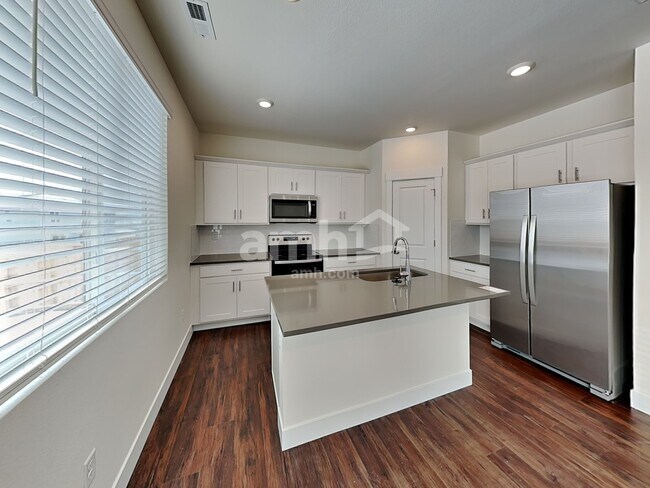 Building Photo - 11553 W Mesquite St