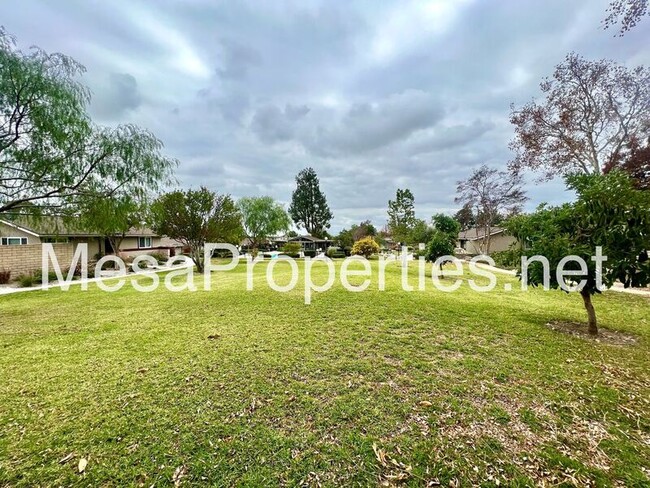 Building Photo - 1606 Carmel Cir W