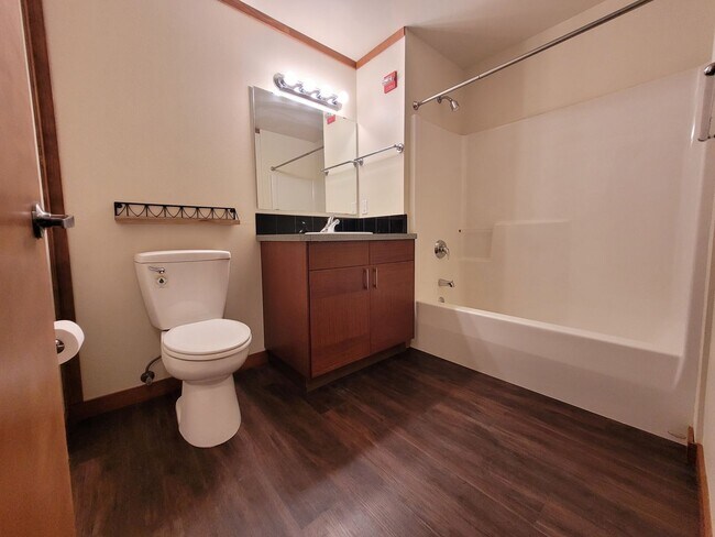 Building Photo - Centrally Located Three Bedroom Condo