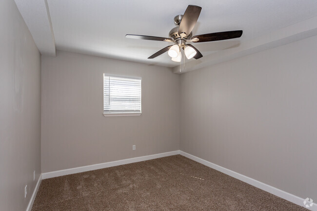 1BR, 1BA - 784 SF - Highpointe Apartments