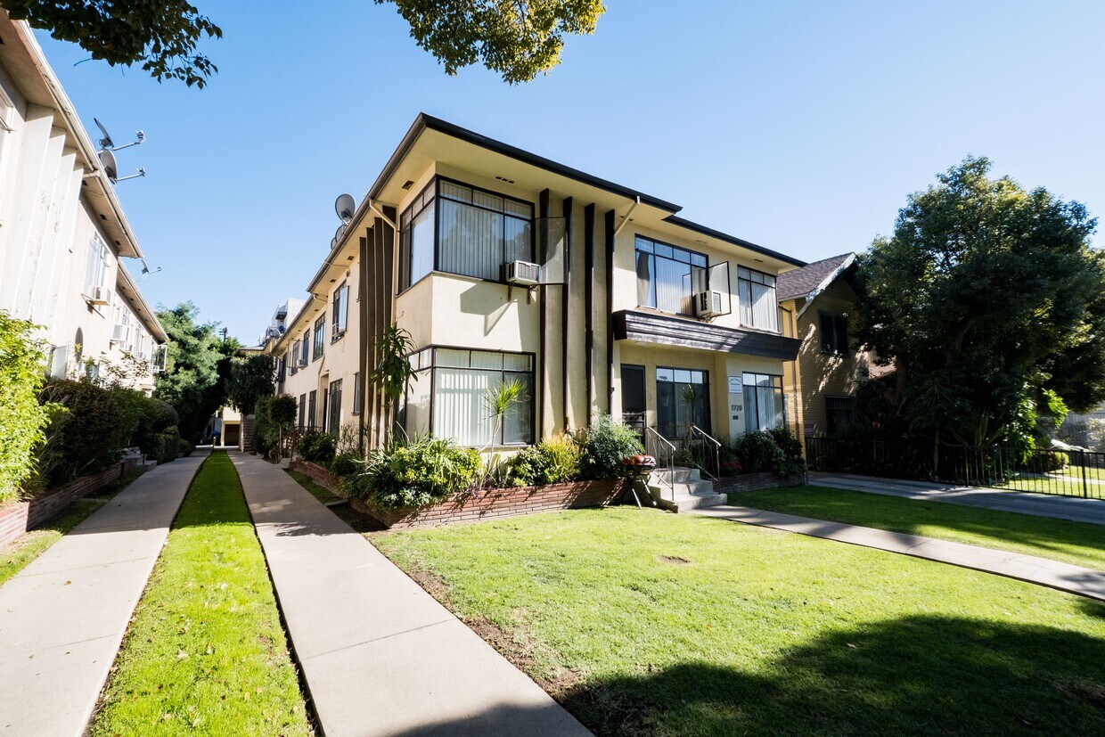 Primary Photo - Gramercy Apartments