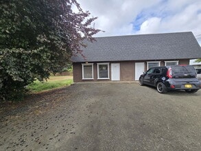 Building Photo - 130 Rose Ave