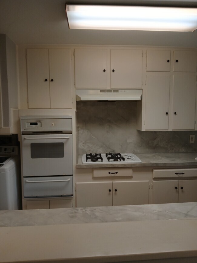 Building Photo - 401 La Salle Dr